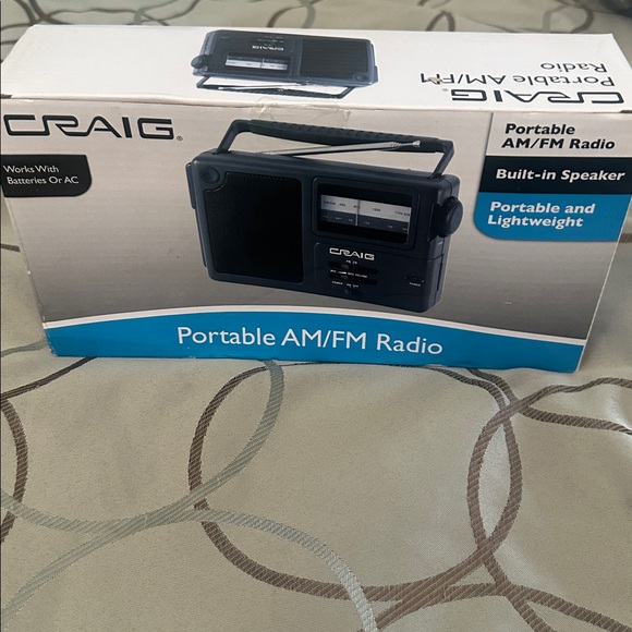 Craig Black Portable AM/FM Radio - Picture 1 of 2